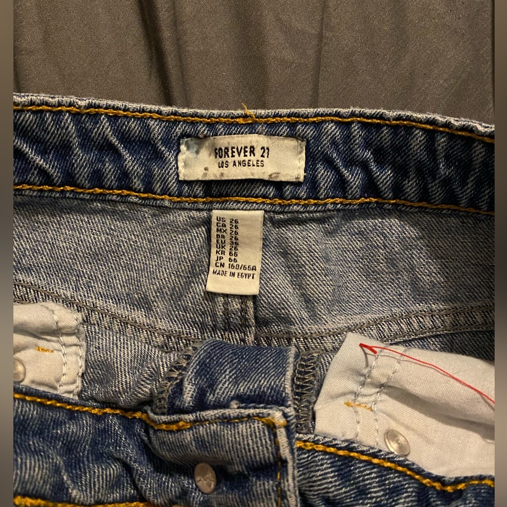 Forever 21 waist size 26 ripped jean shorts